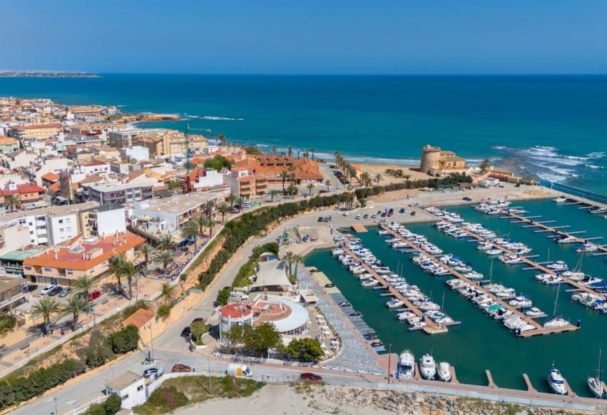 2 bedroom Beach Apartment for sale in Torre de la Horadada - € 165,000 (Ref: 9671264)