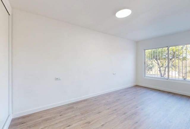 Bungalow de 2 habitaciones en Villamartin, Orihuela en venta - 225.000 € (Ref: 9707962)