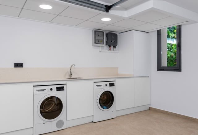 4 slaapkamer Villa te koop in El Campello - € 1.390.000 (Ref: 9769959)