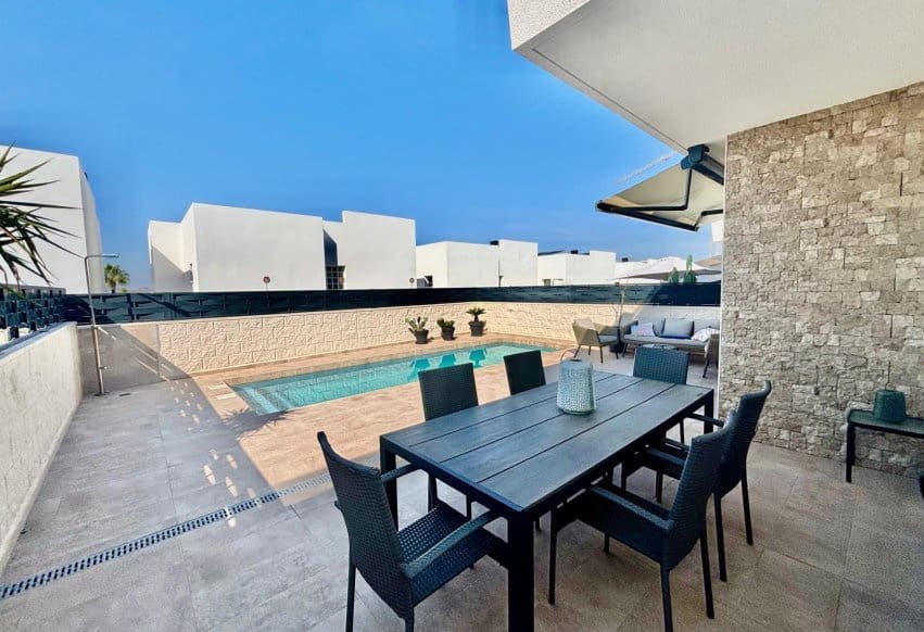 3 soveværelse Villa til salg i Benijofar med swimmingpool - € 429.500 (Ref: 9769976)