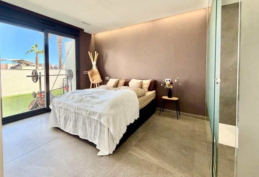 5 makuuhuone Huvila myytävänä paikassa San Miguel de Salinas mukana uima-altaan - 780 000 € (Ref: 9769978)