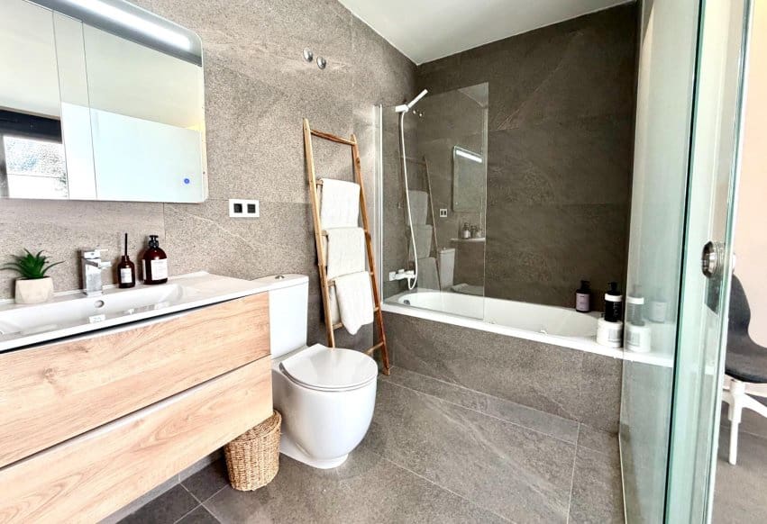 5 makuuhuone Huvila myytävänä paikassa San Miguel de Salinas mukana uima-altaan - 780 000 € (Ref: 9769978)