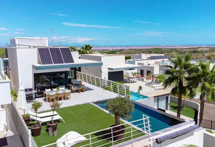 5 makuuhuone Huvila myytävänä paikassa San Miguel de Salinas mukana uima-altaan - 780 000 € (Ref: 9769978)