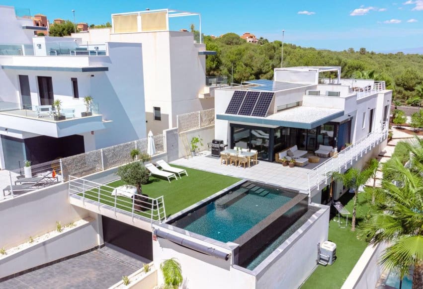 5 makuuhuone Huvila myytävänä paikassa San Miguel de Salinas mukana uima-altaan - 780 000 € (Ref: 9769978)