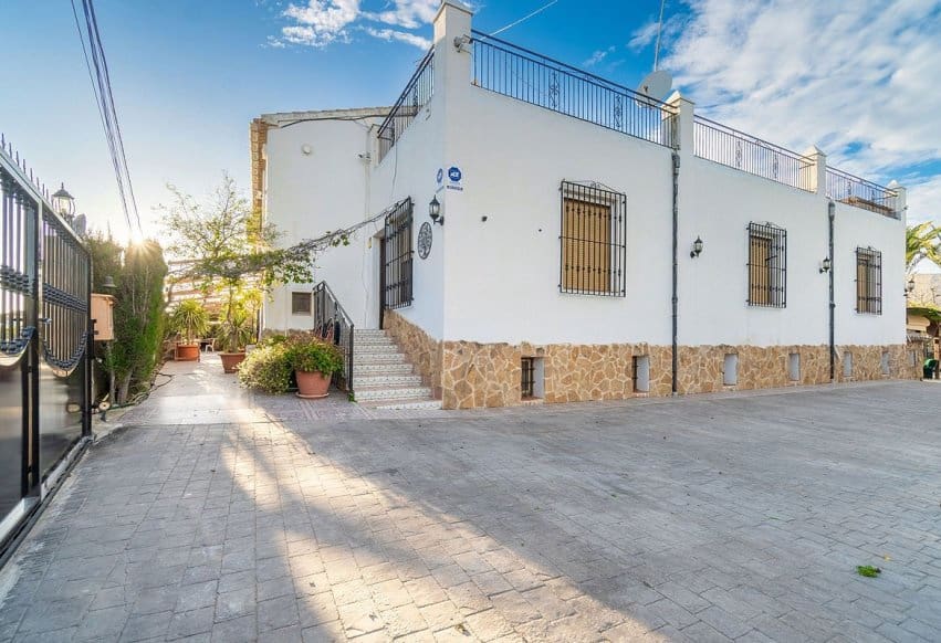 9 soverom Villa til salgs i Orihuela med svømmebasseng - € 1 600 000 (Ref: 9769982)