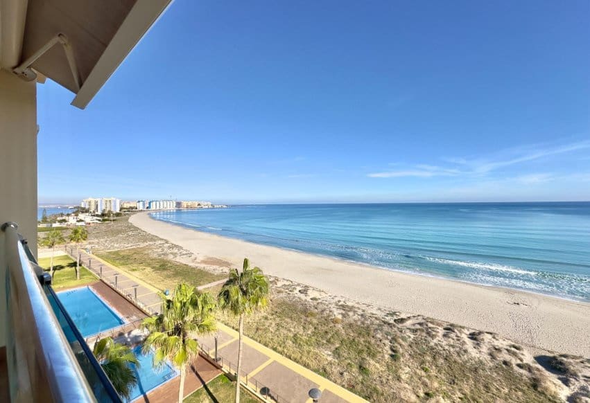 Apartamento Playa de 2 habitaciones en La Manga del Mar Menor en venta con piscina - 289.000 € (Ref: 9769988)