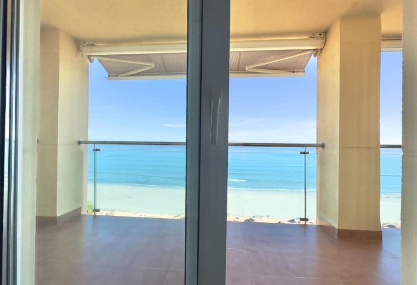 Apartamento Playa de 2 habitaciones en La Manga del Mar Menor en venta con piscina - 289.000 € (Ref: 9769988)