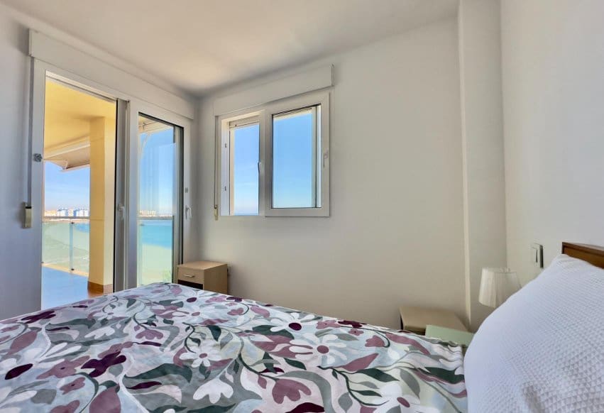 Apartamento Playa de 2 habitaciones en La Manga del Mar Menor en venta con piscina - 289.000 € (Ref: 9769988)