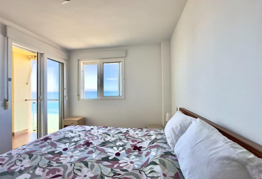 Apartamento Playa de 2 habitaciones en La Manga del Mar Menor en venta con piscina - 289.000 € (Ref: 9769988)