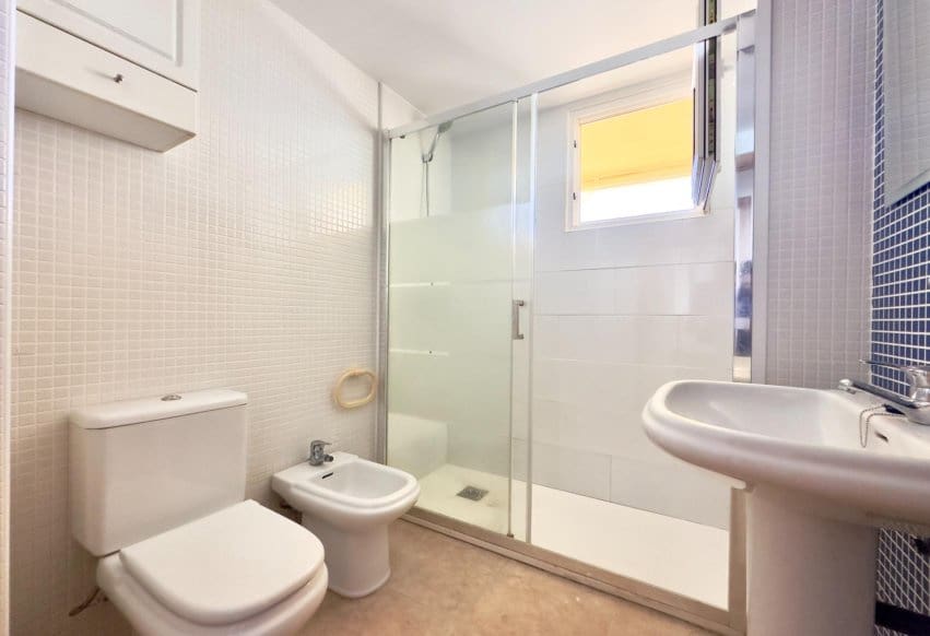 Apartamento Playa de 2 habitaciones en La Manga del Mar Menor en venta con piscina - 289.000 € (Ref: 9769988)