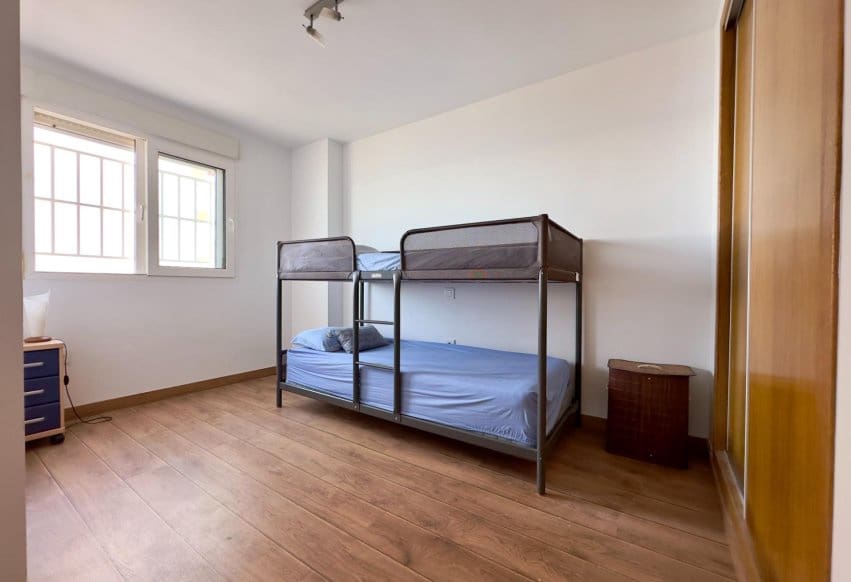 Apartamento Playa de 2 habitaciones en La Manga del Mar Menor en venta con piscina - 289.000 € (Ref: 9769988)