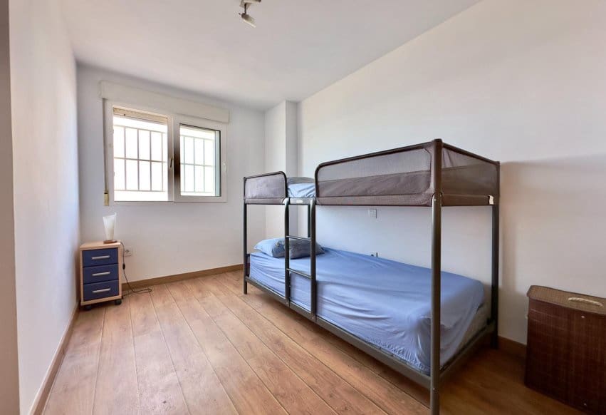 Apartamento Playa de 2 habitaciones en La Manga del Mar Menor en venta con piscina - 289.000 € (Ref: 9769988)