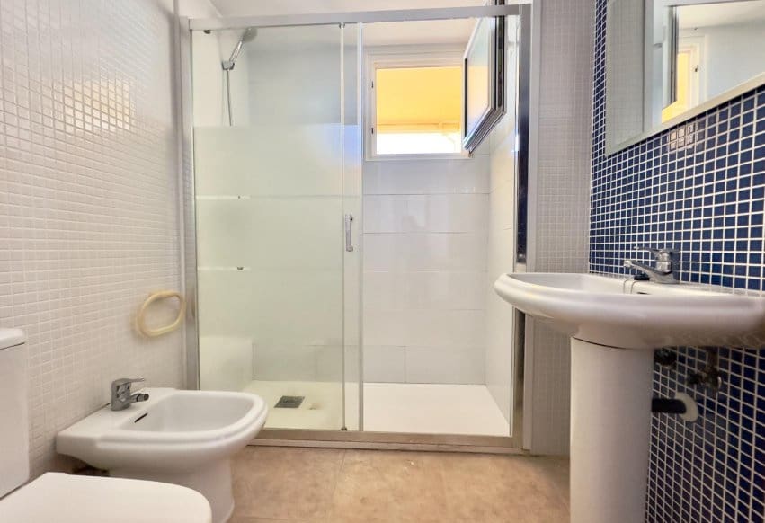 Apartamento Playa de 2 habitaciones en La Manga del Mar Menor en venta con piscina - 289.000 € (Ref: 9769988)