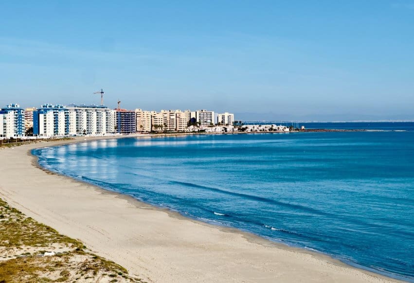 Apartamento Playa de 2 habitaciones en La Manga del Mar Menor en venta con piscina - 289.000 € (Ref: 9769988)