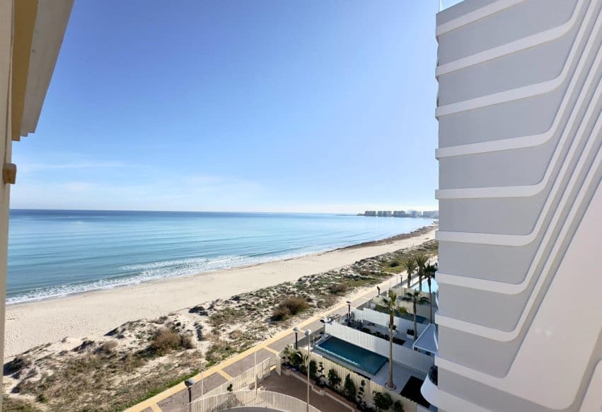 Apartamento Playa de 2 habitaciones en La Manga del Mar Menor en venta con piscina - 289.000 € (Ref: 9769988)