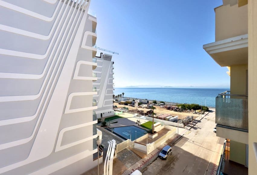 Apartamento Playa de 2 habitaciones en La Manga del Mar Menor en venta con piscina - 289.000 € (Ref: 9769988)