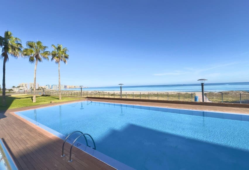 Apartamento Playa de 2 habitaciones en La Manga del Mar Menor en venta con piscina - 289.000 € (Ref: 9769988)