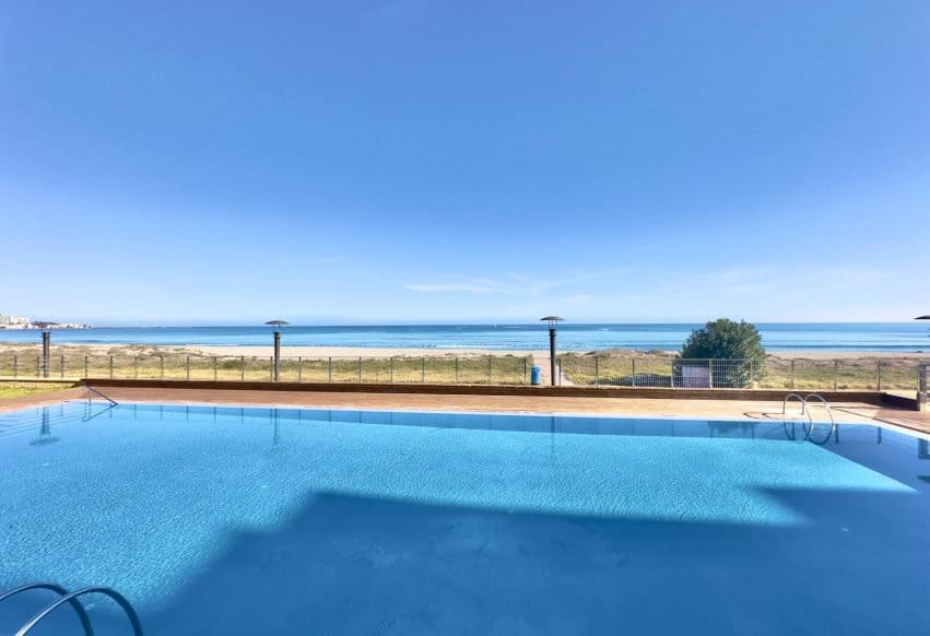 Apartamento Playa de 2 habitaciones en La Manga del Mar Menor en venta con piscina - 289.000 € (Ref: 9769988)