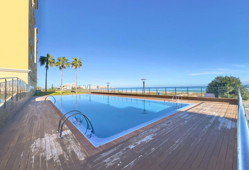 Apartamento Playa de 2 habitaciones en La Manga del Mar Menor en venta con piscina - 289.000 € (Ref: 9769988)