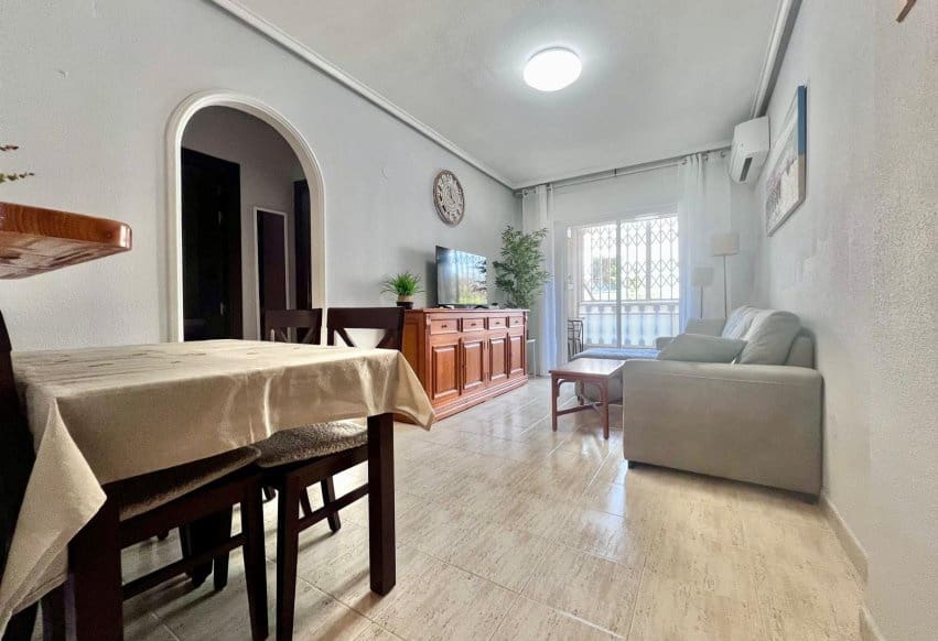 2 soverom Leilighet til salgs i Torrevieja med svømmebasseng - € 145 000 (Ref: 9769991)