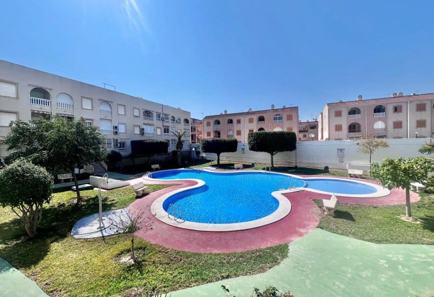 2 soverom Leilighet til salgs i Torrevieja med svømmebasseng - € 145 000 (Ref: 9769991)