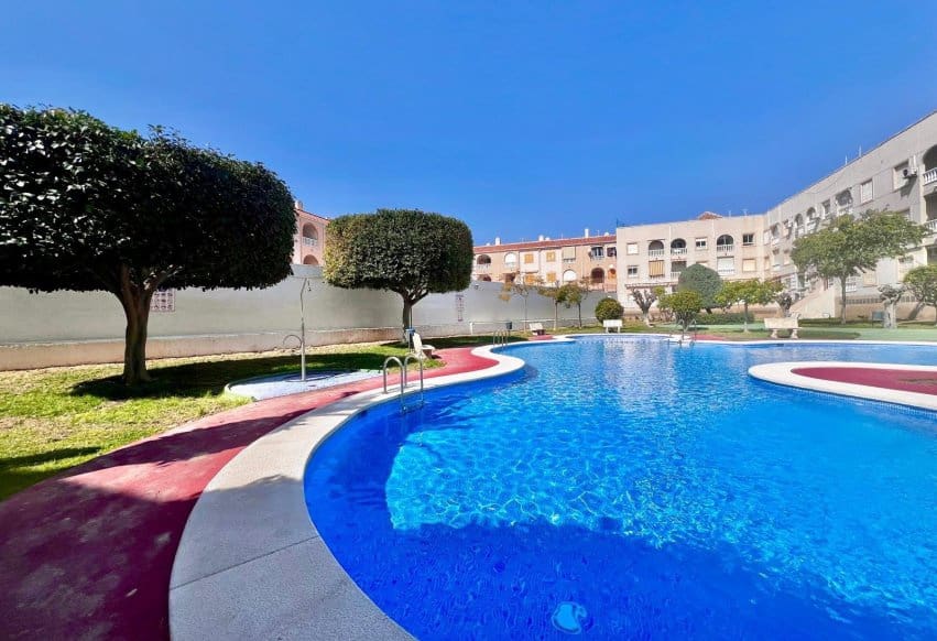 2 soverom Leilighet til salgs i Torrevieja med svømmebasseng - € 145 000 (Ref: 9769991)