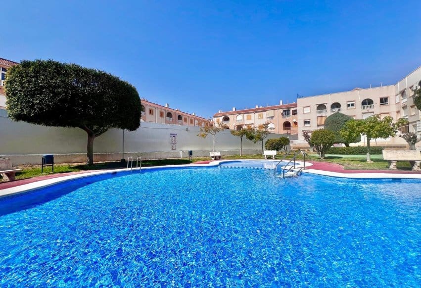 2 soverom Leilighet til salgs i Torrevieja med svømmebasseng - € 145 000 (Ref: 9769991)