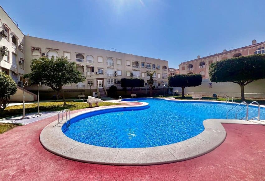 2 soverom Leilighet til salgs i Torrevieja med svømmebasseng - € 145 000 (Ref: 9769991)