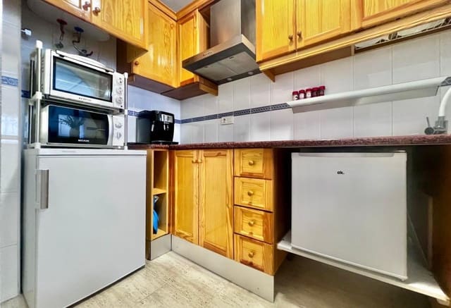 Apartamento de 2 habitaciones en Playa del Acequión, Torrevieja en venta con piscina - 145.000 € (Ref: 9769991)