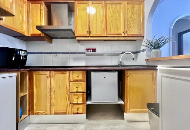 Apartamento de 2 habitaciones en Playa del Acequión, Torrevieja en venta con piscina - 145.000 € (Ref: 9769991)