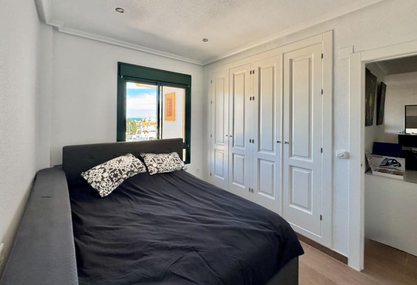 2 slaapkamer Penthouse te koop in Orihuela Costa met zwembad - € 195.000 (Ref: 9769992)