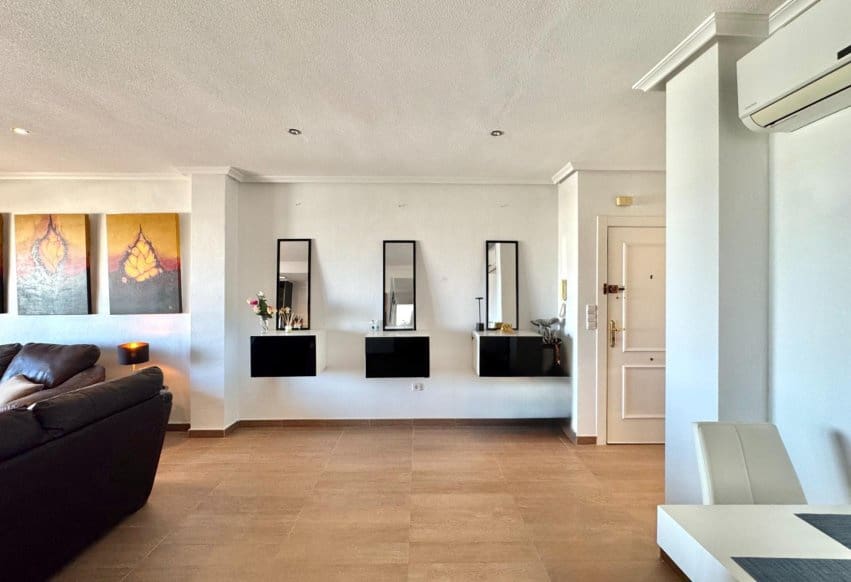 2 slaapkamer Penthouse te koop in Orihuela Costa met zwembad - € 195.000 (Ref: 9769992)