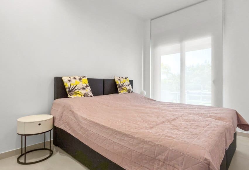 2 soverom Leilighet til salgs i Pilar de la Horadada med svømmebasseng - € 354 000 (Ref: 9769997)