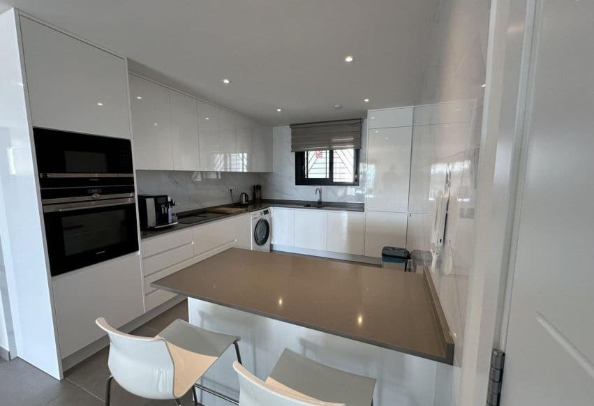 2 sypialnia Penthouse na sprzedaż w Orihuela Costa z basenem - 375 000 € (Ref: 9777111)