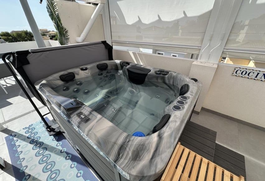 2 sypialnia Penthouse na sprzedaż w Orihuela Costa z basenem - 375 000 € (Ref: 9777111)