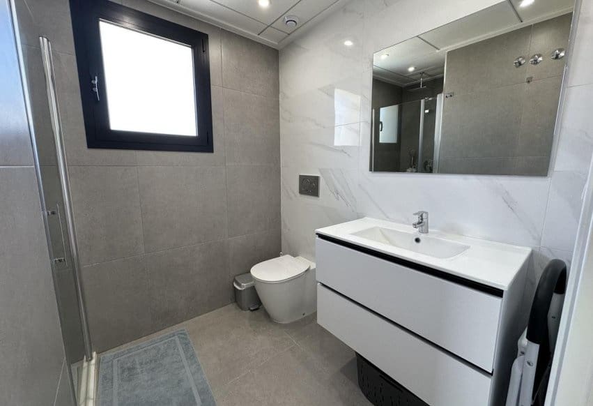 2 sypialnia Penthouse na sprzedaż w Orihuela Costa z basenem - 375 000 € (Ref: 9777111)