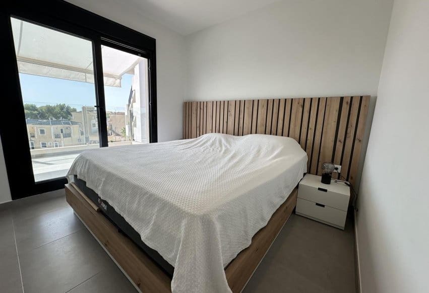 2 sypialnia Penthouse na sprzedaż w Orihuela Costa z basenem - 375 000 € (Ref: 9777111)