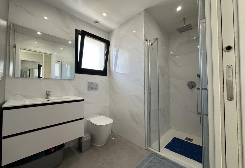 2 sypialnia Penthouse na sprzedaż w Orihuela Costa z basenem - 375 000 € (Ref: 9777111)