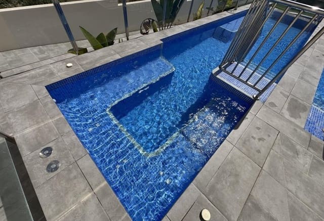 2 sypialnia Penthouse na sprzedaż w Las Filipinas z basenem - 375 000 € (Ref: 9777111)