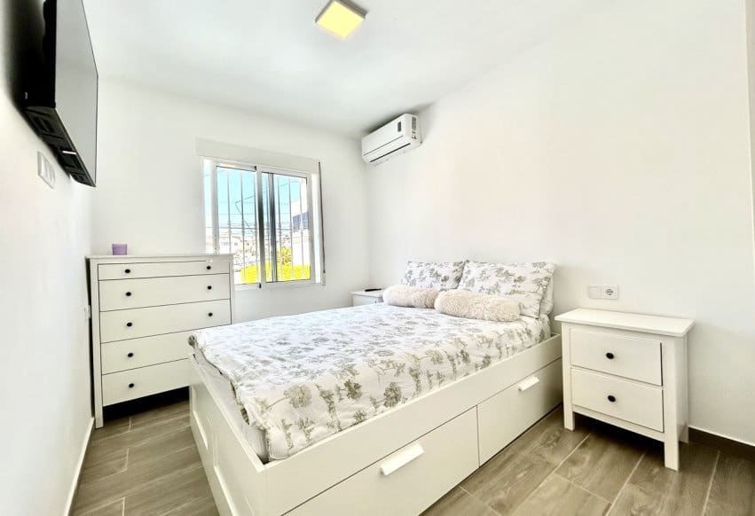 5 chambre Villa/Maison à vendre à Villamartin avec piscine - 459 000 € (Ref: 9777112)