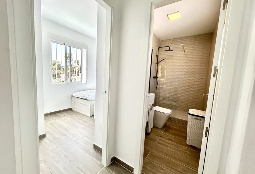 5 chambre Villa/Maison à vendre à Villamartin avec piscine - 459 000 € (Ref: 9777112)