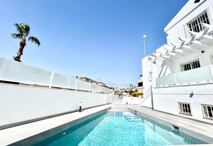 5 chambre Villa/Maison à vendre à Villamartin avec piscine - 459 000 € (Ref: 9777112)