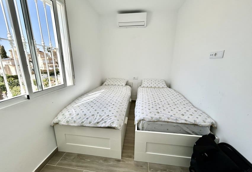 5 chambre Villa/Maison à vendre à Villamartin avec piscine - 459 000 € (Ref: 9777112)