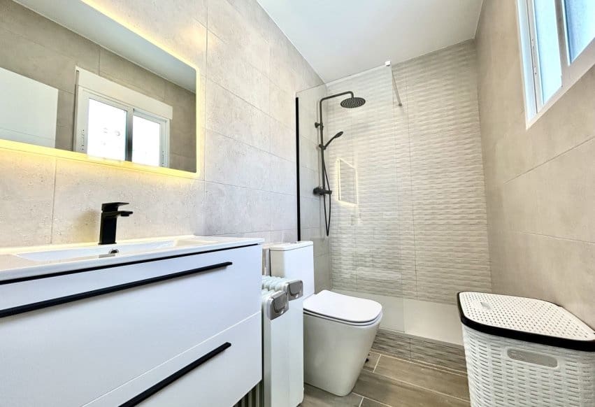 5 chambre Villa/Maison à vendre à Villamartin avec piscine - 459 000 € (Ref: 9777112)