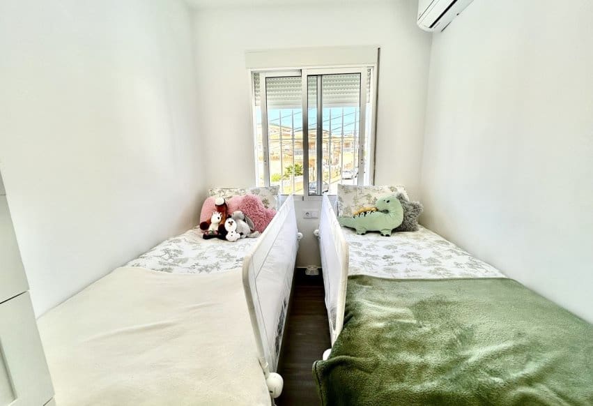 5 chambre Villa/Maison à vendre à Villamartin avec piscine - 459 000 € (Ref: 9777112)