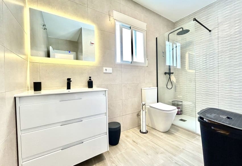 5 chambre Villa/Maison à vendre à Villamartin avec piscine - 459 000 € (Ref: 9777112)