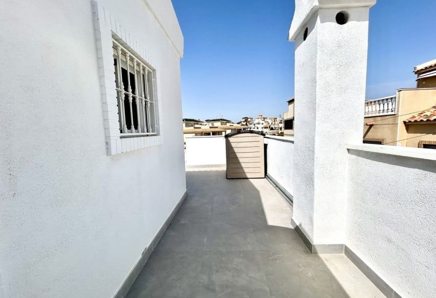 5 chambre Villa/Maison à vendre à Villamartin avec piscine - 459 000 € (Ref: 9777112)