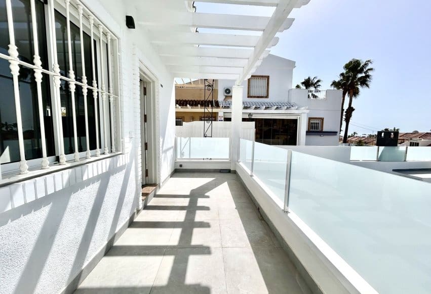 5 chambre Villa/Maison à vendre à Villamartin avec piscine - 459 000 € (Ref: 9777112)