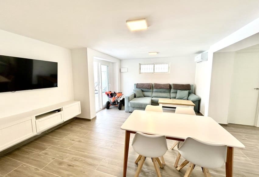 5 chambre Villa/Maison à vendre à Villamartin avec piscine - 459 000 € (Ref: 9777112)