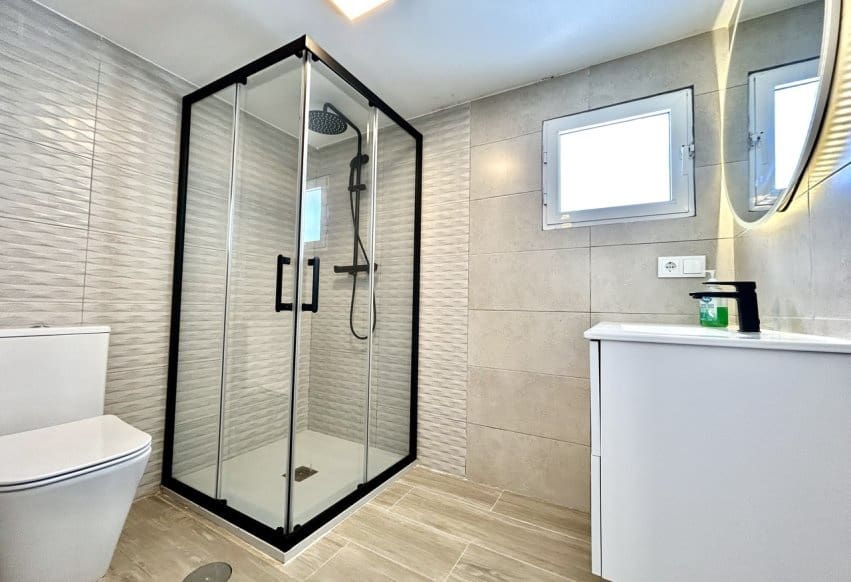 5 chambre Villa/Maison à vendre à Villamartin avec piscine - 459 000 € (Ref: 9777112)